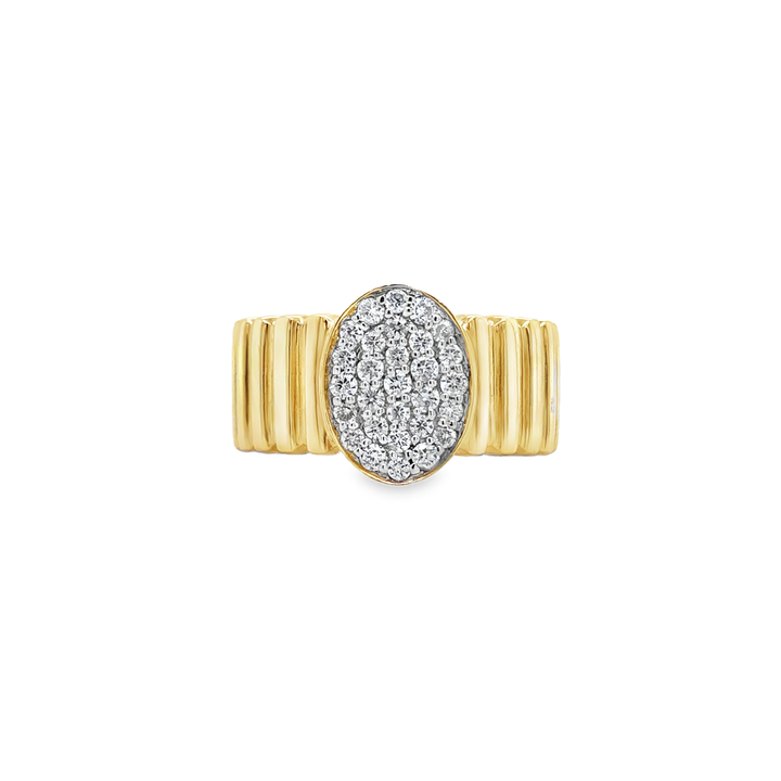 Fluted Gold Ring With Pavé Diamond Oval